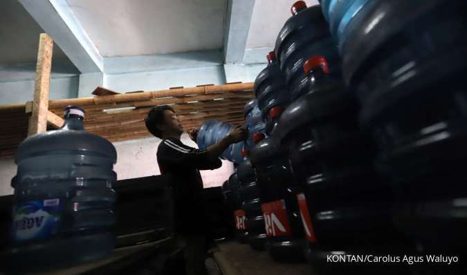 Tekanan Ganda Mengintai Industri Air Minum Dalam Kemasan, Simak Efeknya ke Konsumen