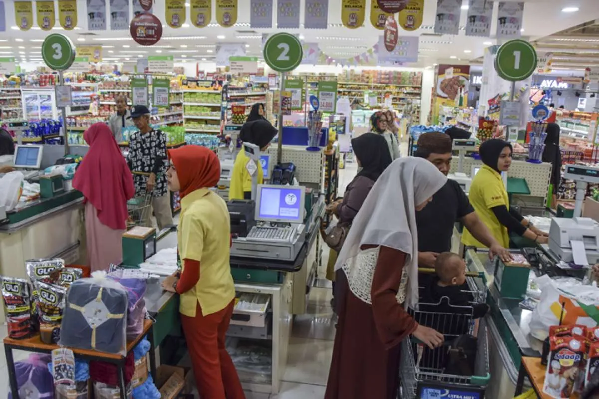 Pertumbuhan Belanja Masyarakat 2024 Dibayangi Inflasi dan Kenaikan Tarif Cukai 