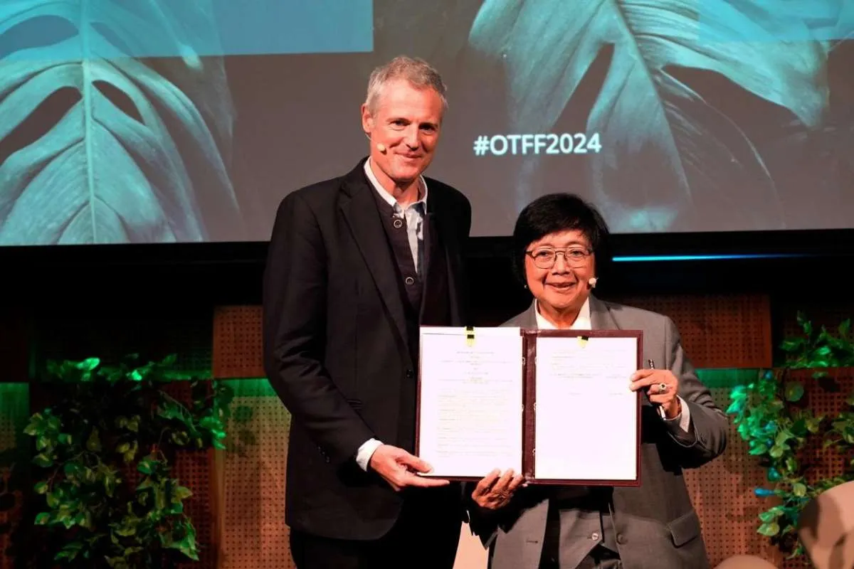 Di Oslo, Menteri LHK Siti Nurbaya Teken Kerja Sama dengan Bezos Earth Fund