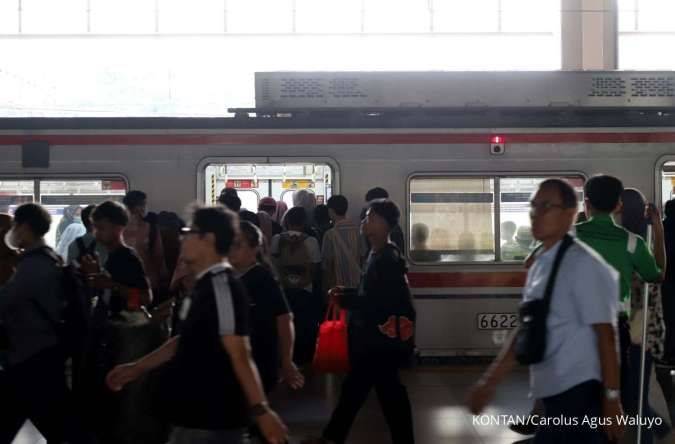Pengguna Commuter Line Jabodetabek Selama Long Weekend Tembus 326.300 Orang