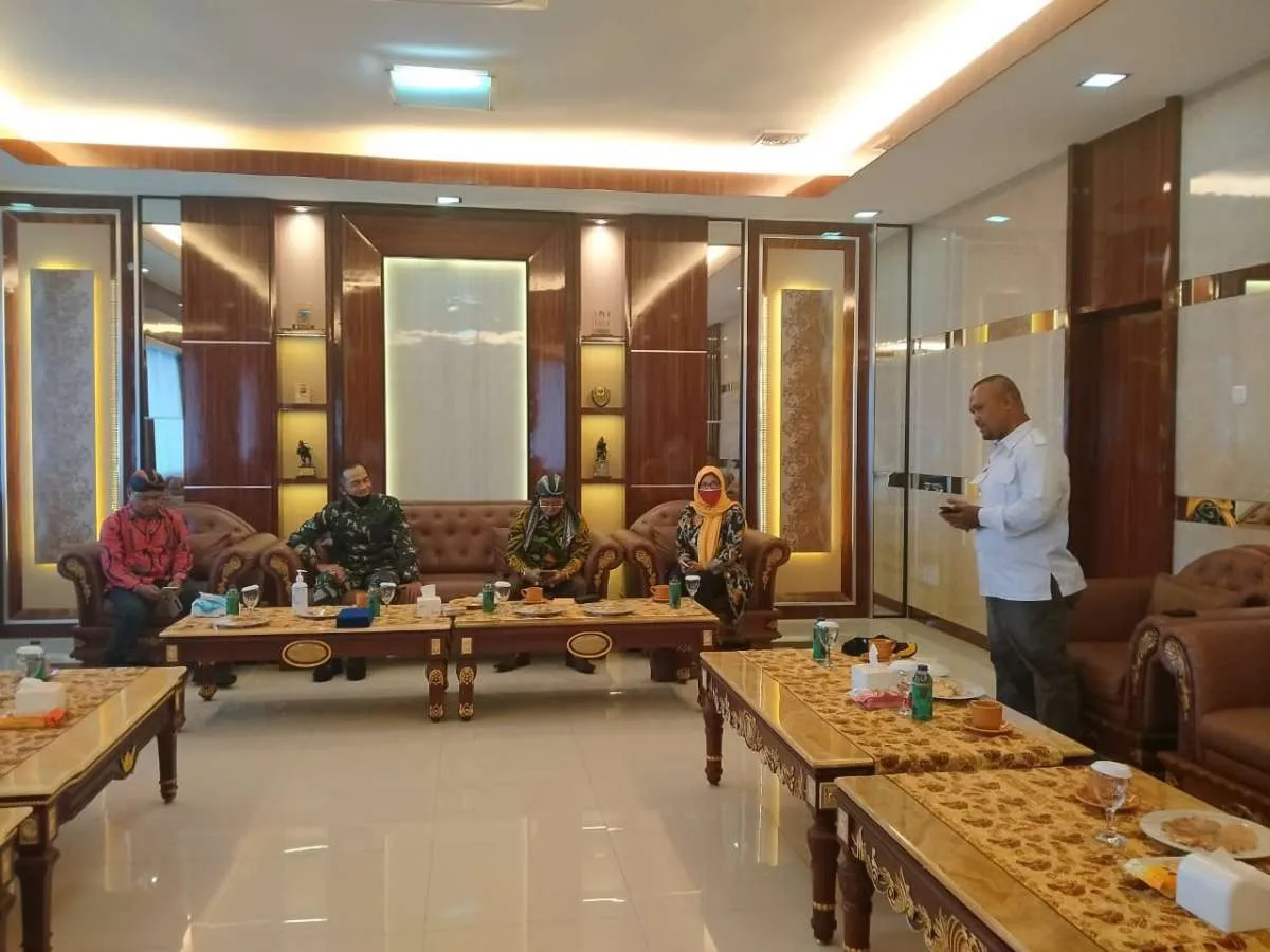 Paguyuban Sunda Ngumbara Papua bantu pemulangan warga asal Garut