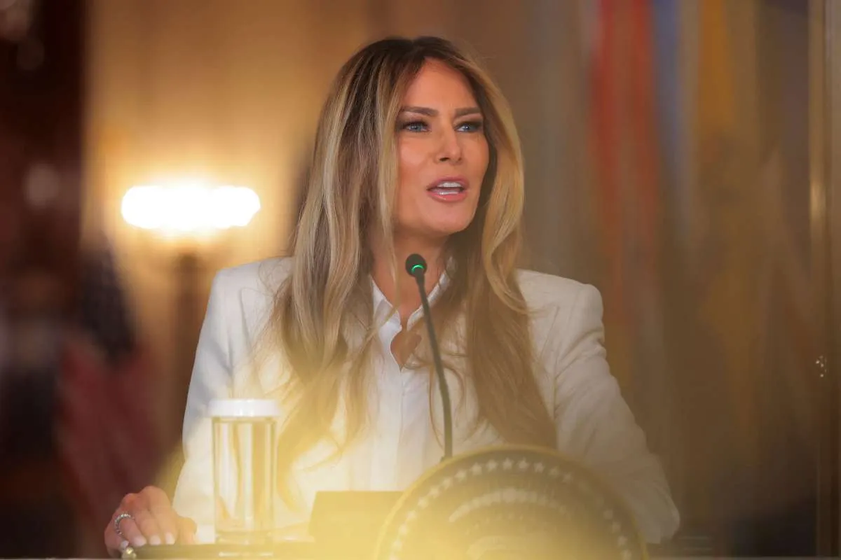 Melania Trump Bantah Keterkaitan dengan Epstein, Minta Akhiri “Kebohongan”