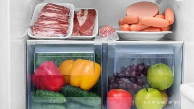Daging dan Buah yang Terpisah di dalam Kulkas