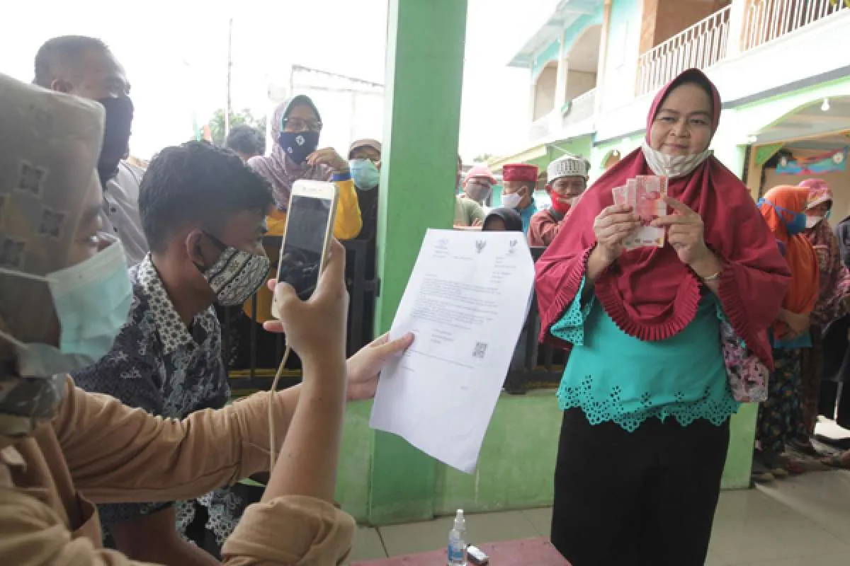 Pemerintah salurkan bantuan dalam bentuk tunai untuk minimkan peluang korupsi bansos