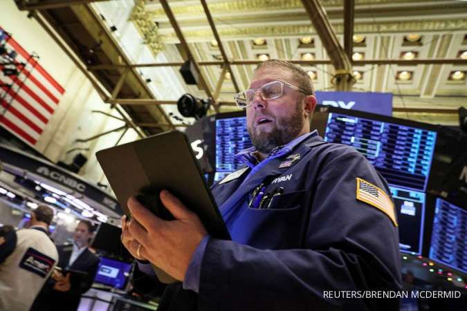 Wall Street Jatuh Terseret Saham Meta dan Bank