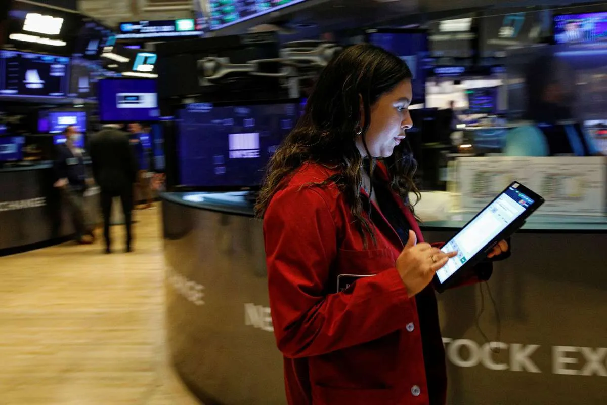 Wall Street berakhir turun setelah klaim pengangguran ke level terendah 18 bulan
