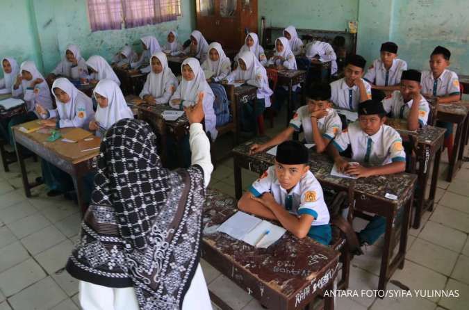 Hari pertama masuk sekolah di Aceh Barat