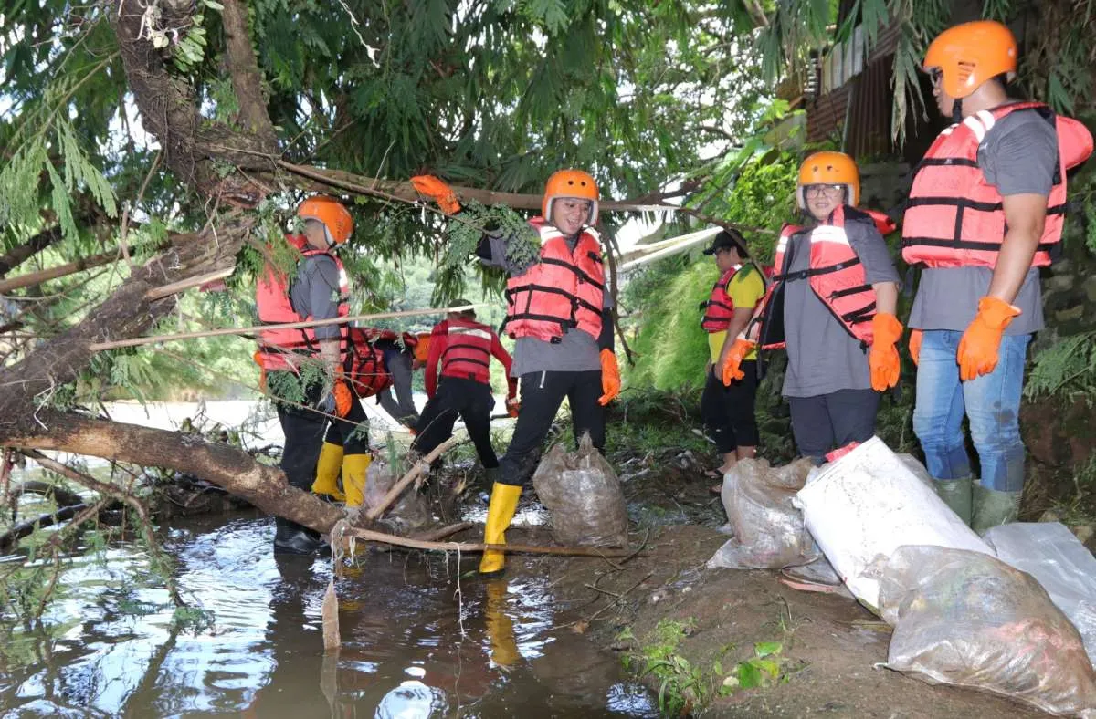Citilink & World Cleanup Day Indonesia Lakukan Pembersihan Bantaran Sungai Ciliwung