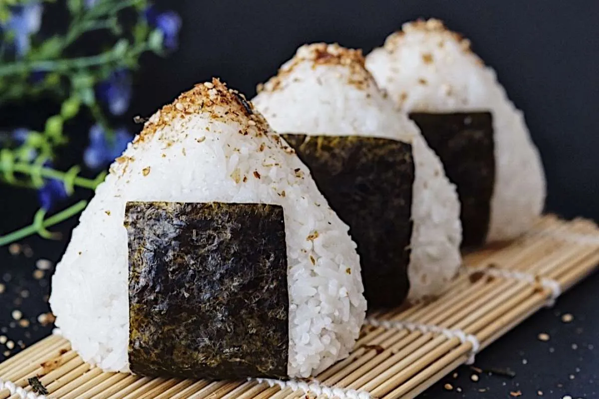 Resep Onigiri Tuna Mentai, Bekal Super Praktis yang Bikinnya Cuma 5 Menit!