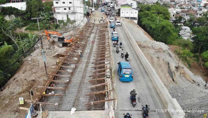 Tingkatkan Kualitas Infrastruktur Jalan, Brantas Abipraya Bangun Jembatan Cikereteg