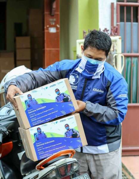 Danone Indonesia dan Kitabisa.com bagikan 1000 paket sembako