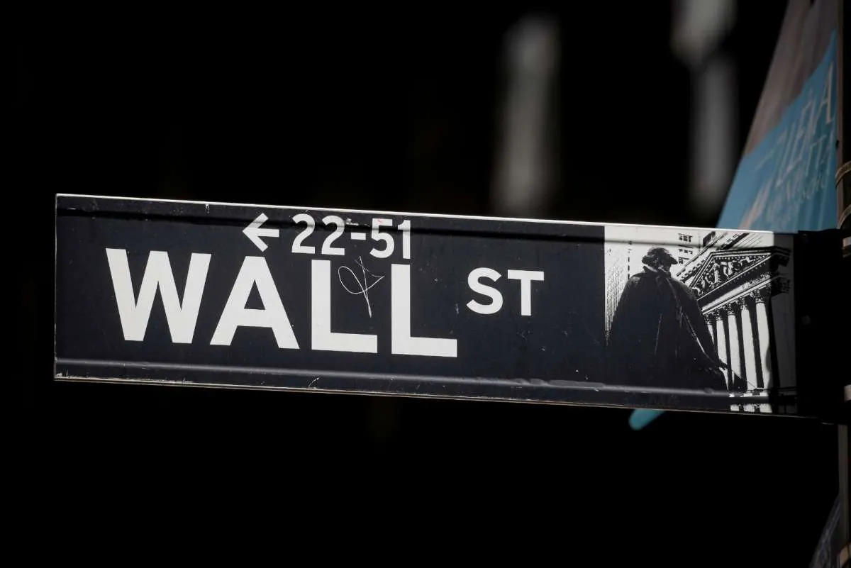 Wall Street menghijau, kinerja Netflix menurunkan harapan sektor teknologi