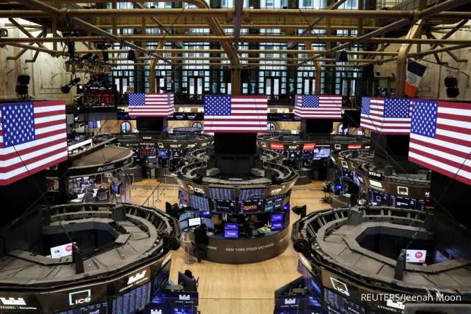 GLOBAL MARKETS-Stocks Mixed, Gold Hits Record as US Government Shuts Down
