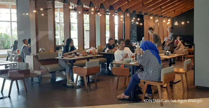 Aturan baru PPKM Jawa Bali: Makan di mal bisa sampai 60 menit, kapasitas 50%