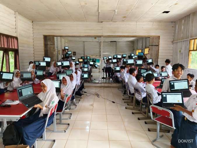 Guru di Pelosok Kalimantan yang Ubah Semangat Belajar Siswa dengan Teknologi