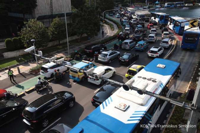 Viral Pengemudi Mobil Melawan Arus, Siap-siap Kena Tilang ETLE & Denda Besar