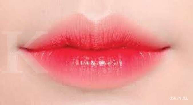 3 Langkah Membuat Ombre Lips ala Makeup Korea, Cantik Banget!