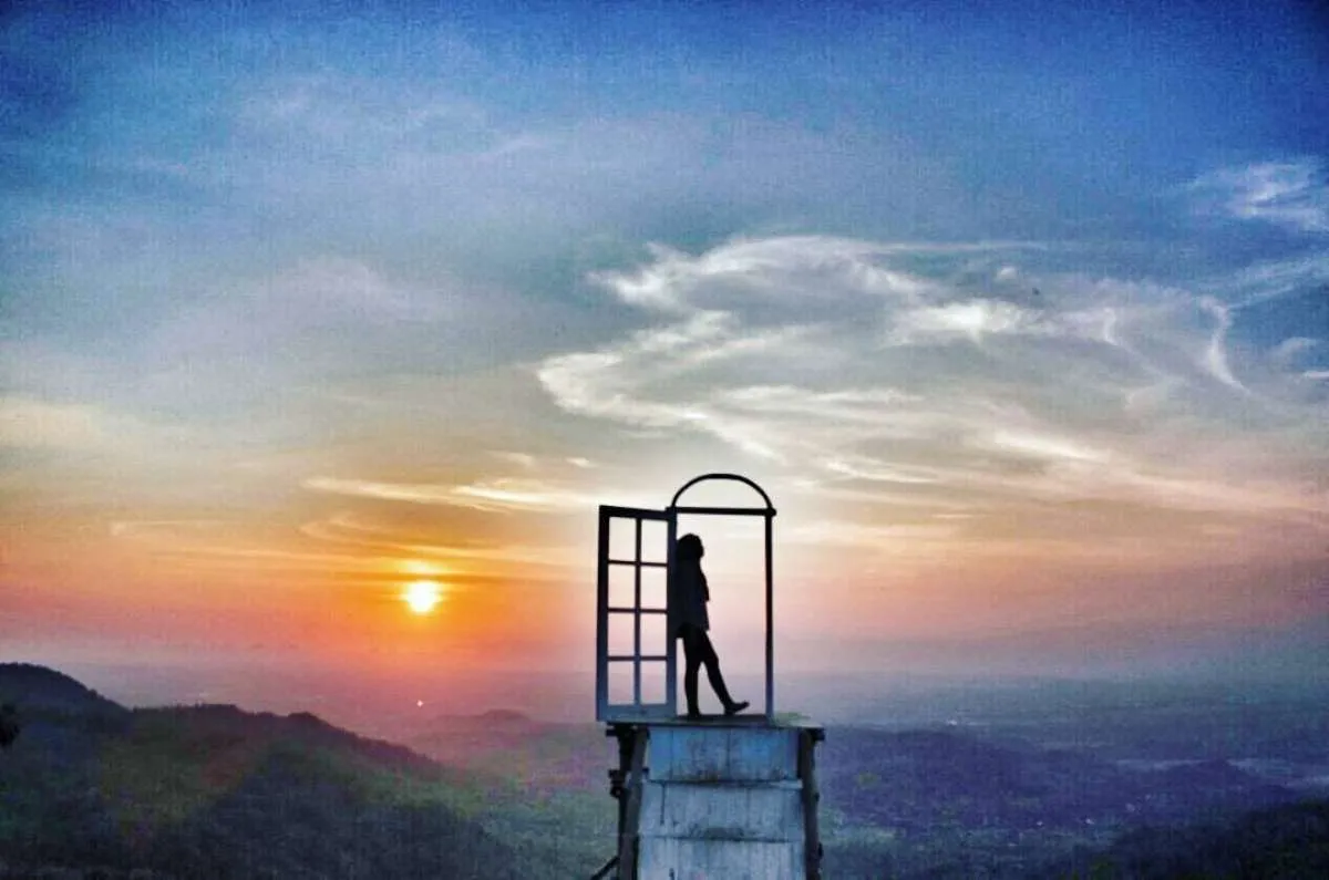 Pintoe Langit Dahromo, destinasi wisata malam murah meriah di Yogyakarta