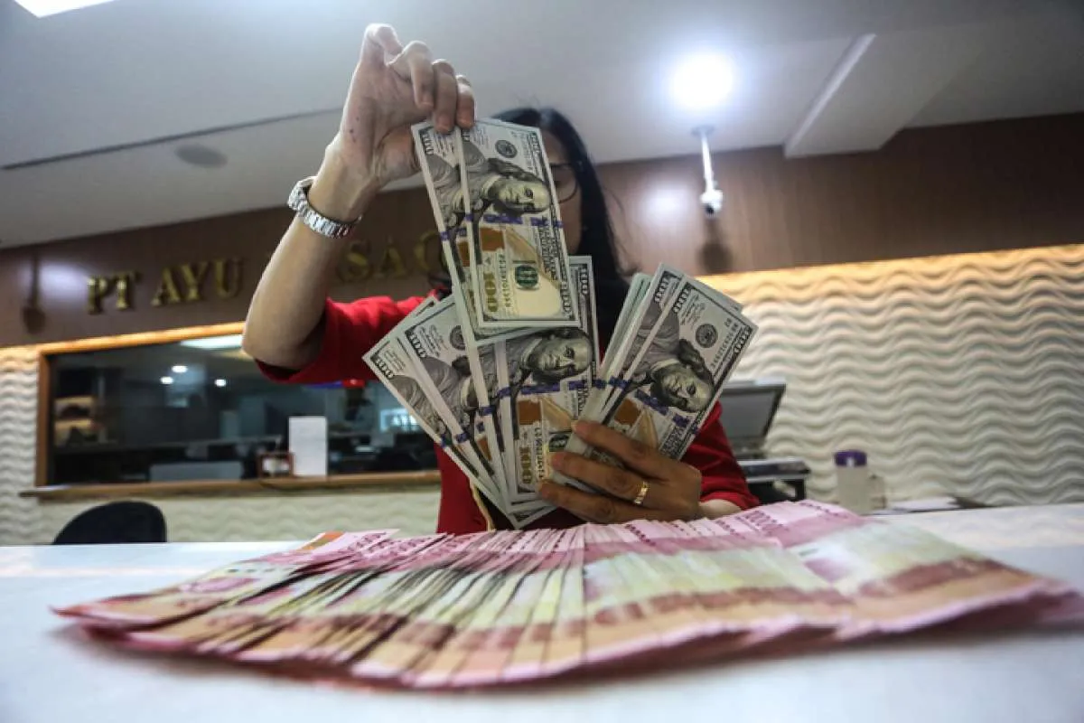 Lesu, Rupiah Spot Ditutup Melemah ke Rp 15.518 Per Dolar AS Pada Hari Ini (8/12)
