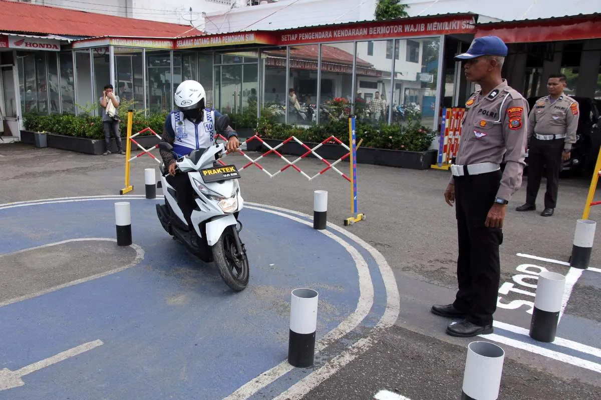 Perpanjang SIM Sebelum Libur Tahun Baru Islam Di SIM Keliling Jakarta Hari Ini (26/6)