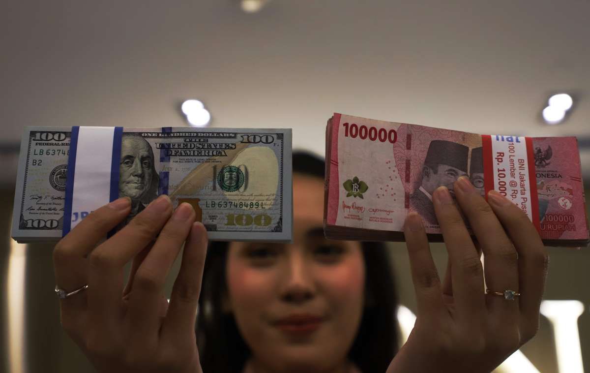 Rupiah Masih Akan Tertekan pada Senin (3/8)
