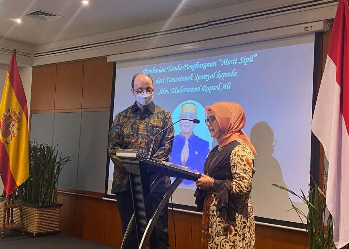 Pemerintah Kerajaan Spanyol Beri Penghargaan Merit Sipil kepada Muhammad Rapsel Ali 
