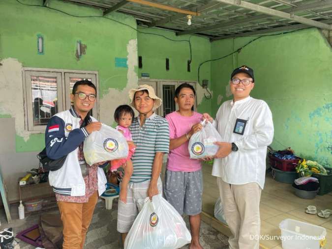 PT Surveyor Indonesia Salurkan Bantuan bagi Korban Banjir Jabodetabek