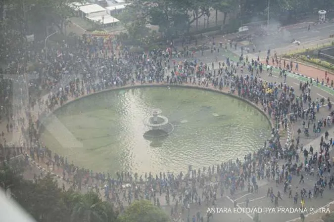 Indonesia protests against new jobs law enter second week