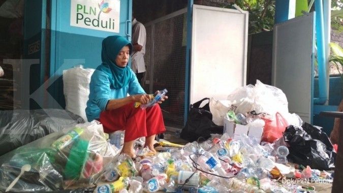 PLN UID Jakarta Raya melalui PLN Peduli akan terus mengurangi sampah
