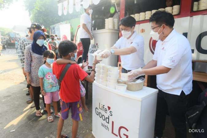 Helat Lebaran Sehat, LG Berbagi Ratusan Paket Makanan Di Tengah Momen Lebaran