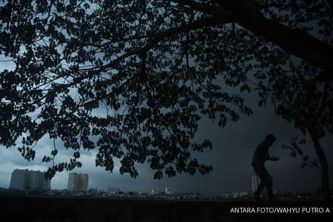 Cuaca Besok (30/4) di Jakarta Berawan dan Hujan Ringan