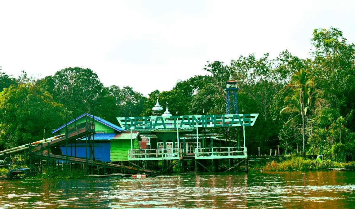 Membawa Pembangkit Surya ke Puluhan Ribu Desa