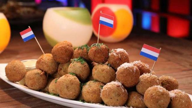 Resep Bitterballen si Bola-bola Kroket Khas Belanda yang Isinya Padat tapi  Meleleh