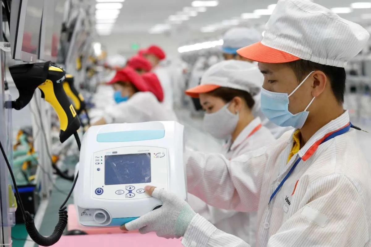 Survei AmCham: Tarif Trump Bisa Picu PHK Massal di Sektor Manufaktur Vietnam