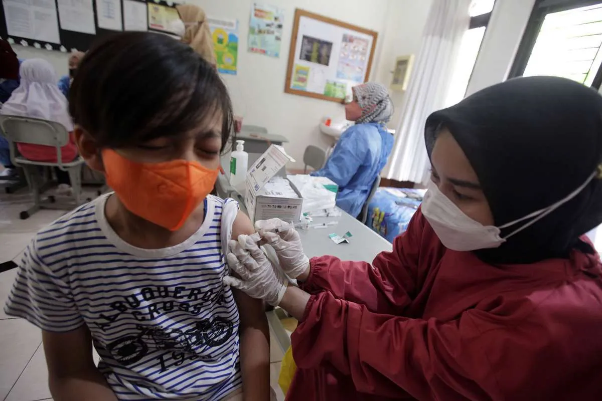 Hari ini (14/12) vaksinasi anak usia 6 - 11 tahun, ini alasan wajib vaksin 
