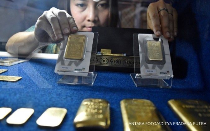 Harga emas menguat tipis menunggu rapat The Fed pekan depan