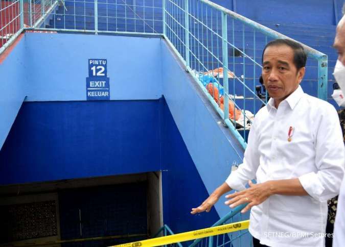 Presiden tinjau pintu keluar tribun Stadion Kanjuruhan.