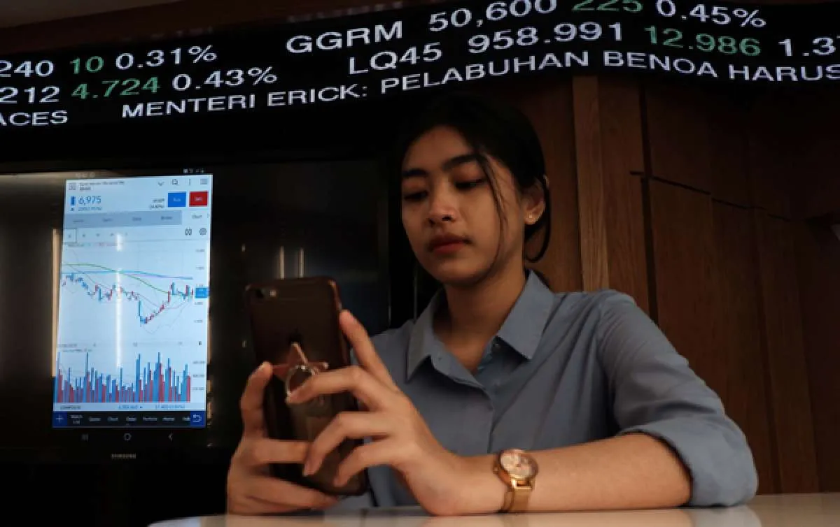 Jelang pengumuman inflasi, IHSG dibuka naik 0,40% di hari pertama Desember