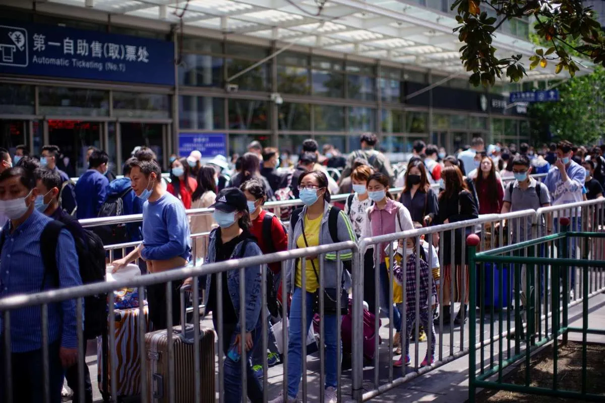 China Tops Forecasts With 8.1% Growth in 2021 But Headwinds Loom