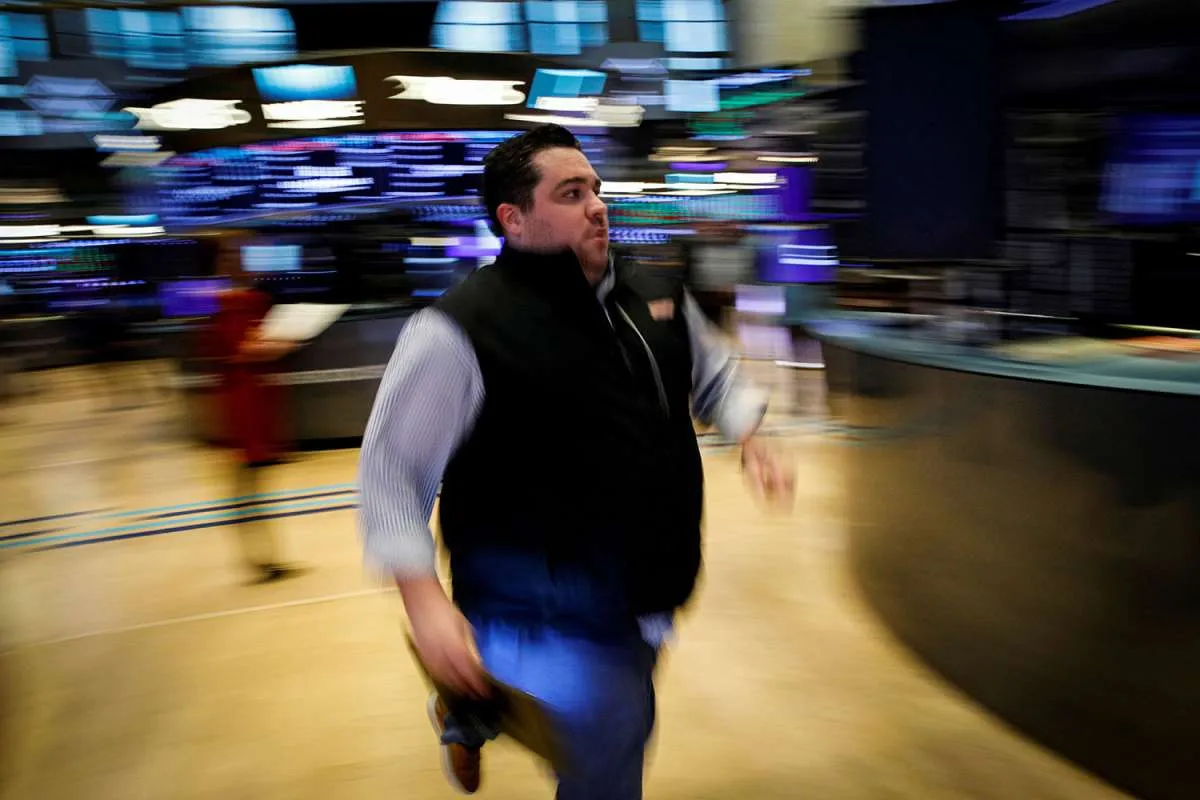 Saham-saham perjalanan anjlok dihantui varian corona baru