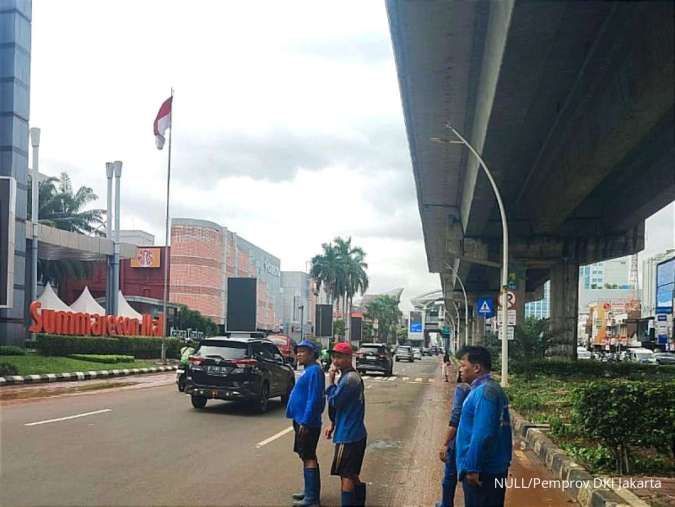 Genangan Banjir di Kawasan Kelapa Gading Mulai Surut