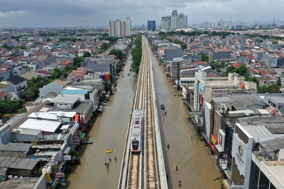 Tiga RW di daerah Kelapa Gading ini masih terendam banjir 