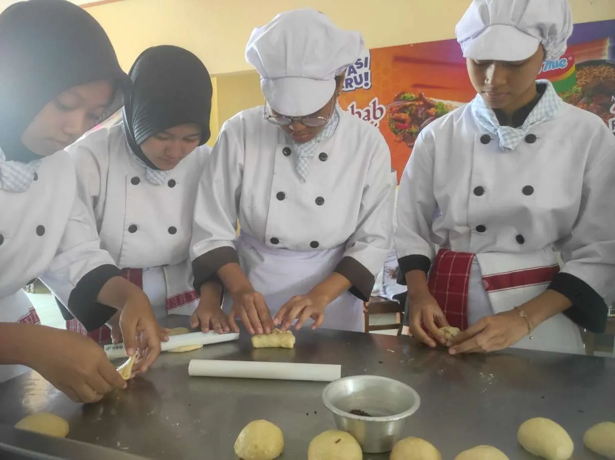 50 Jam Bogasari Mengajar di SMKN 3 Sukabumi