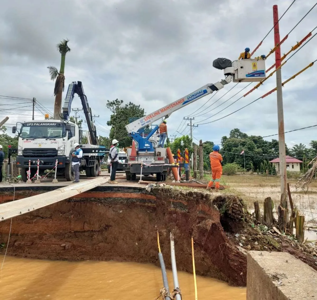 Banjir di Kalimantan Selatan, PLN klaim pulihkan 82% sistem kelistrikan