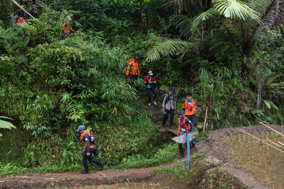 Pencarian Korban Pesawat ATR  IAT Masih Berlanjut