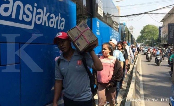 Petugas Transjakarta demo, penumpang disuruh turun