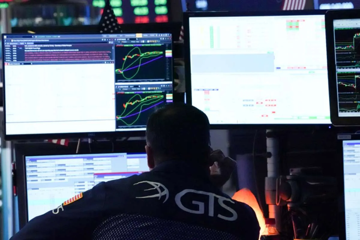 Wall Street dibuka terkoreksi, terseret Apple gara-gara wabah virus corona