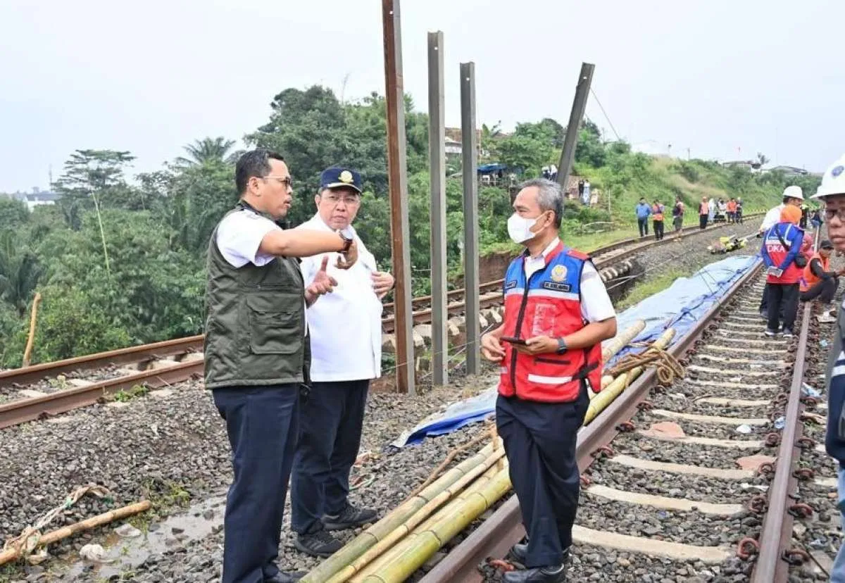 Percepat Perbaikan Rel Pasca Longsor, Dirjen KA Sambangi Korban