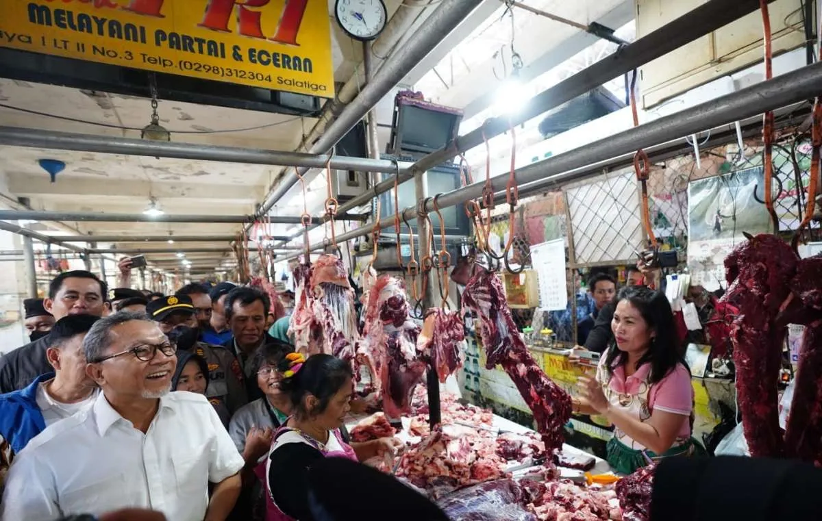 Tinjau Pasar Seketeng Sumbawa, Mendag Zulhas: Harga Bapok Stabil