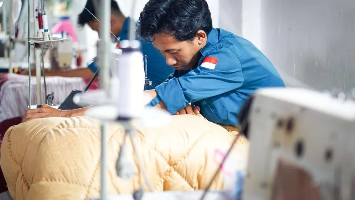 Diterpa Berbagai Masalah, Kinerja Industri Manufaktur Terus Merosot
